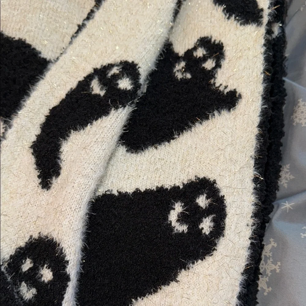 Dearfoams Black and White Ghost Knit Throw